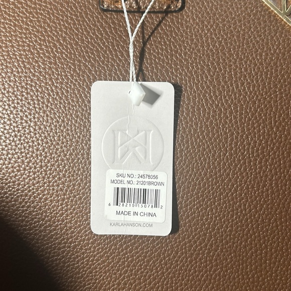 Karla Hanson handbag. I believe it to be a businesslike bag. Perhaps for travel - Picture 16 of 16